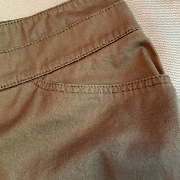 IRIS Shorts, Size Small, Please See Measurements - Picture 6 of 15